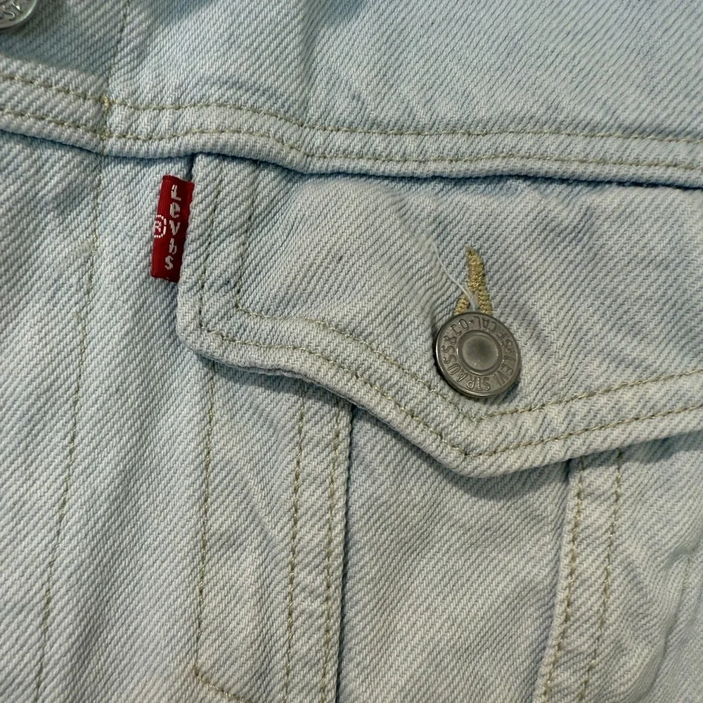 Levi's Jacket Womens Large Trucker Jean Embroidered Floral Sleeve